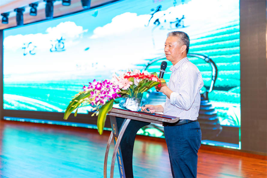 茶产业首席专家包小村在乂天下招商会发表讲话.jpg