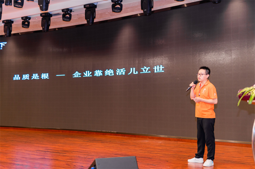 乂天下人陈忠炳讲解白金古藤的前世今生.jpg